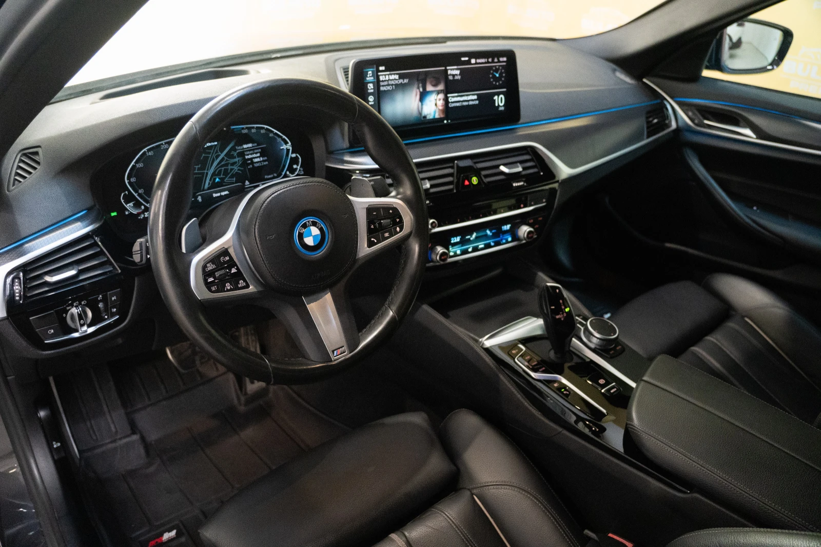 BMW 530E M SPORT XDRIVE plug in hybrid, снимка 10 - Автомобили и джипове - 55260401