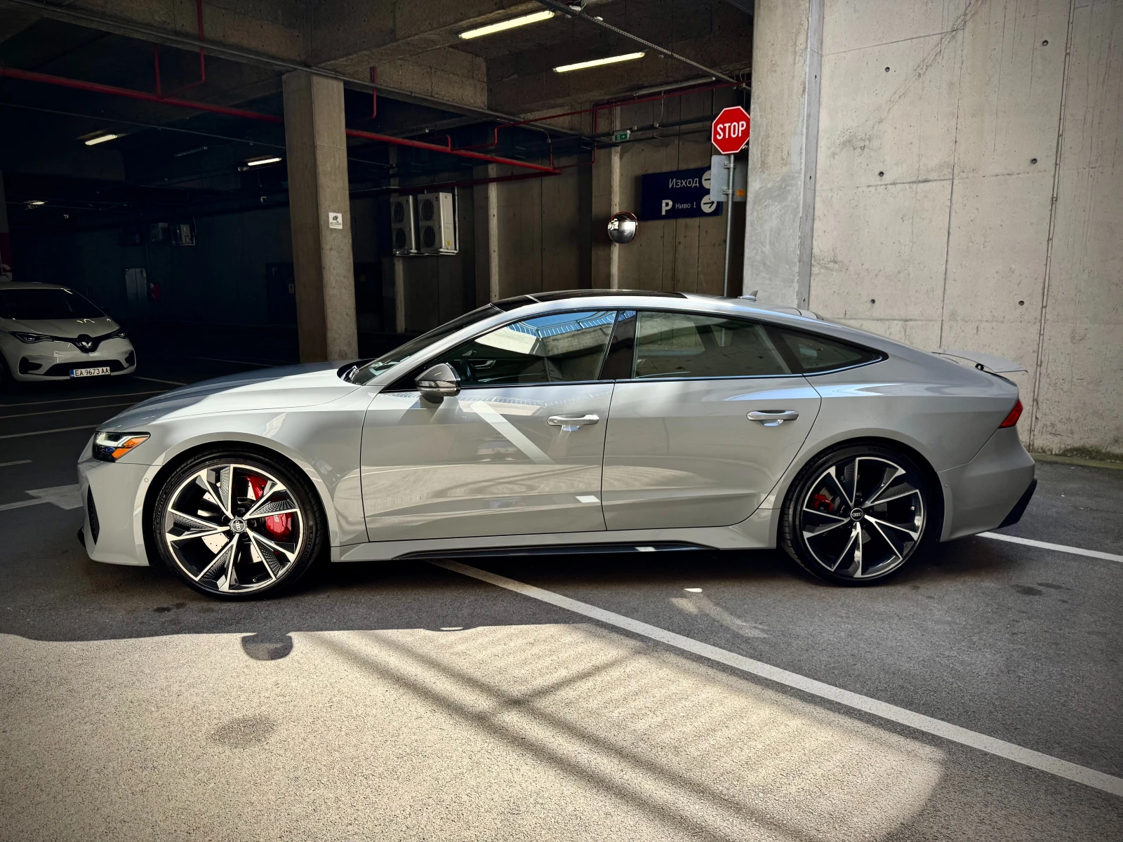 Audi Rs7 600 К.С. / NIGHT VISION / CARBON / 22 ДЖАНТИ, снимка 2 - Автомобили и джипове - 55624162