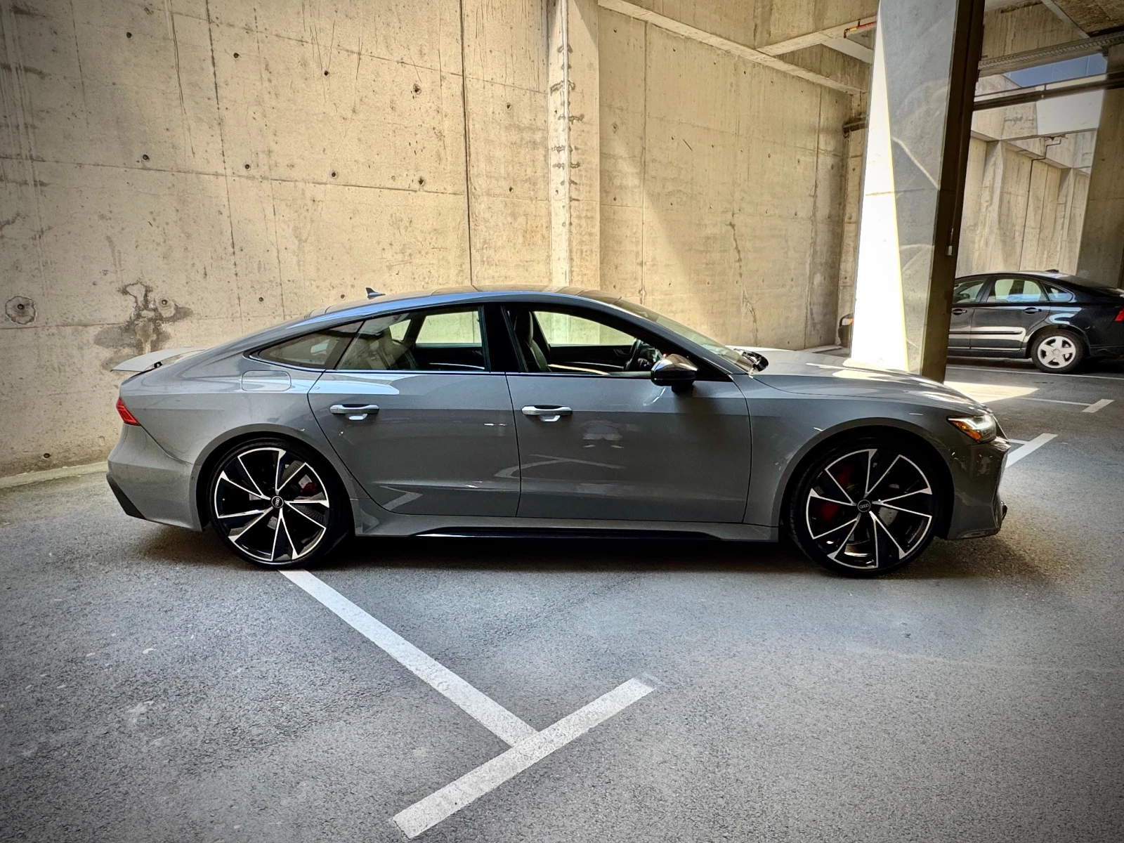Audi Rs7 600 К.С. / NIGHT VISION / CARBON / 22 ДЖАНТИ, снимка 3 - Автомобили и джипове - 55624162
