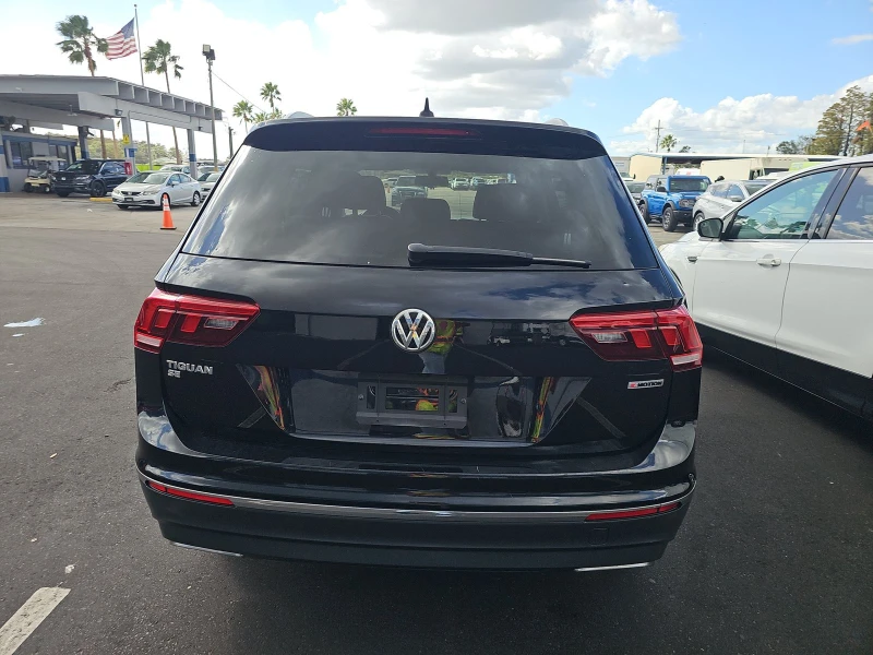 VW Tiguan R-Line Black, Сервизна история, снимка 4 - Автомобили и джипове - 48464566