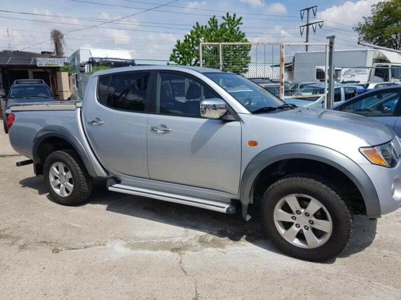 Mitsubishi L200 2.5/136к.с/Ръчна кутия!, снимка 4 - Автомобили и джипове - 25563578