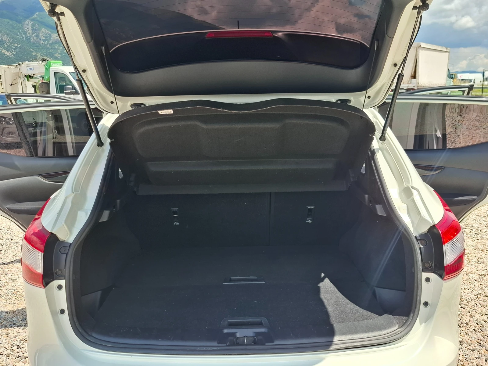 Nissan Qashqai 1.5DCI/Euro5B, снимка 13 - Автомобили и джипове - 54833971