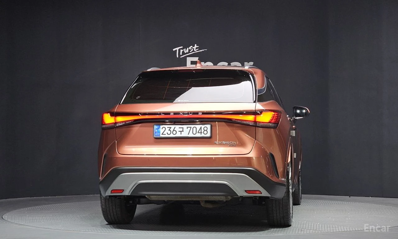 Lexus RX 350h LUXURY* ОБДУХВАНЕ* 360КАМЕРА* ДИСТРОНИК* , снимка 4 - Автомобили и джипове - 54999057
