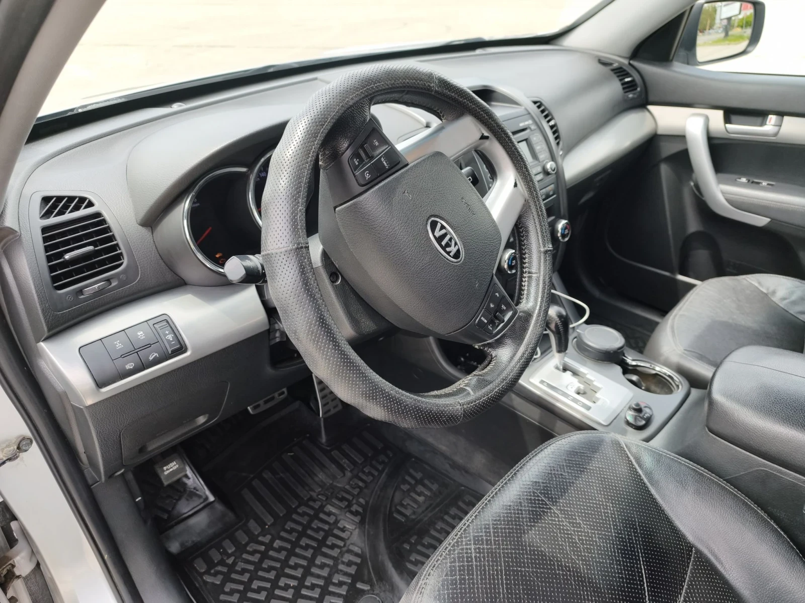 Kia Sorento 2.2 197ps, снимка 12 - Автомобили и джипове - 55656636