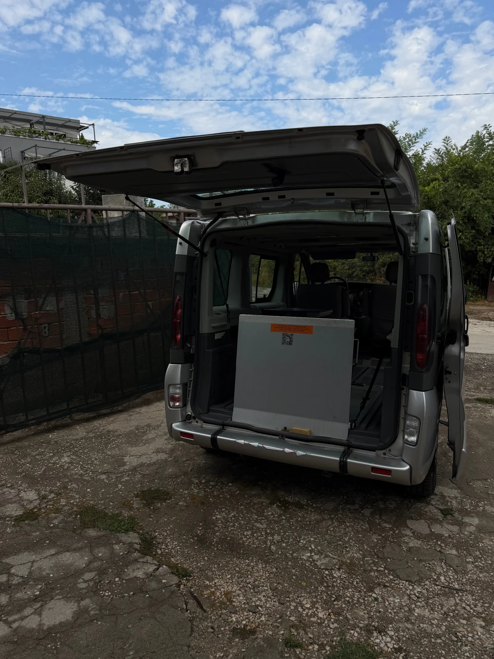 Renault Trafic 2.5 dCi Кемпер / Инвалиден , снимка 7 - Бусове и автобуси - 56508842