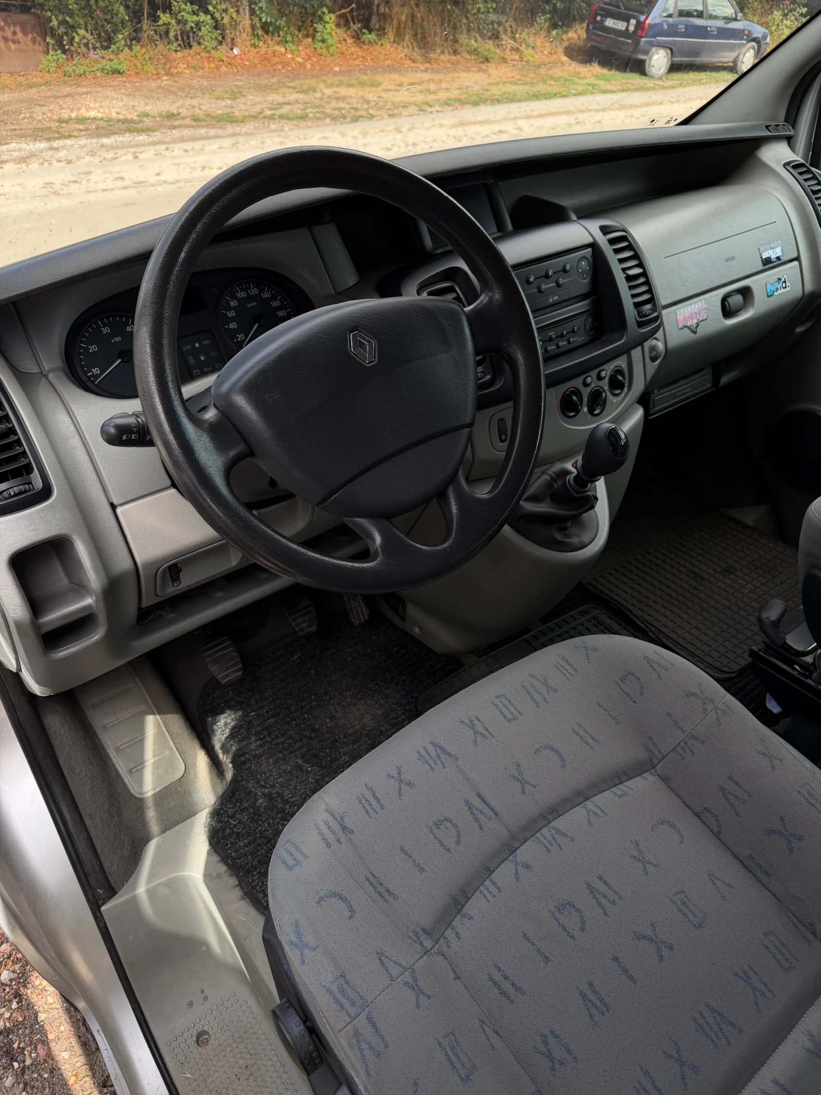 Renault Trafic 2.5 dCi Кемпер / Инвалиден , снимка 10 - Бусове и автобуси - 56508842