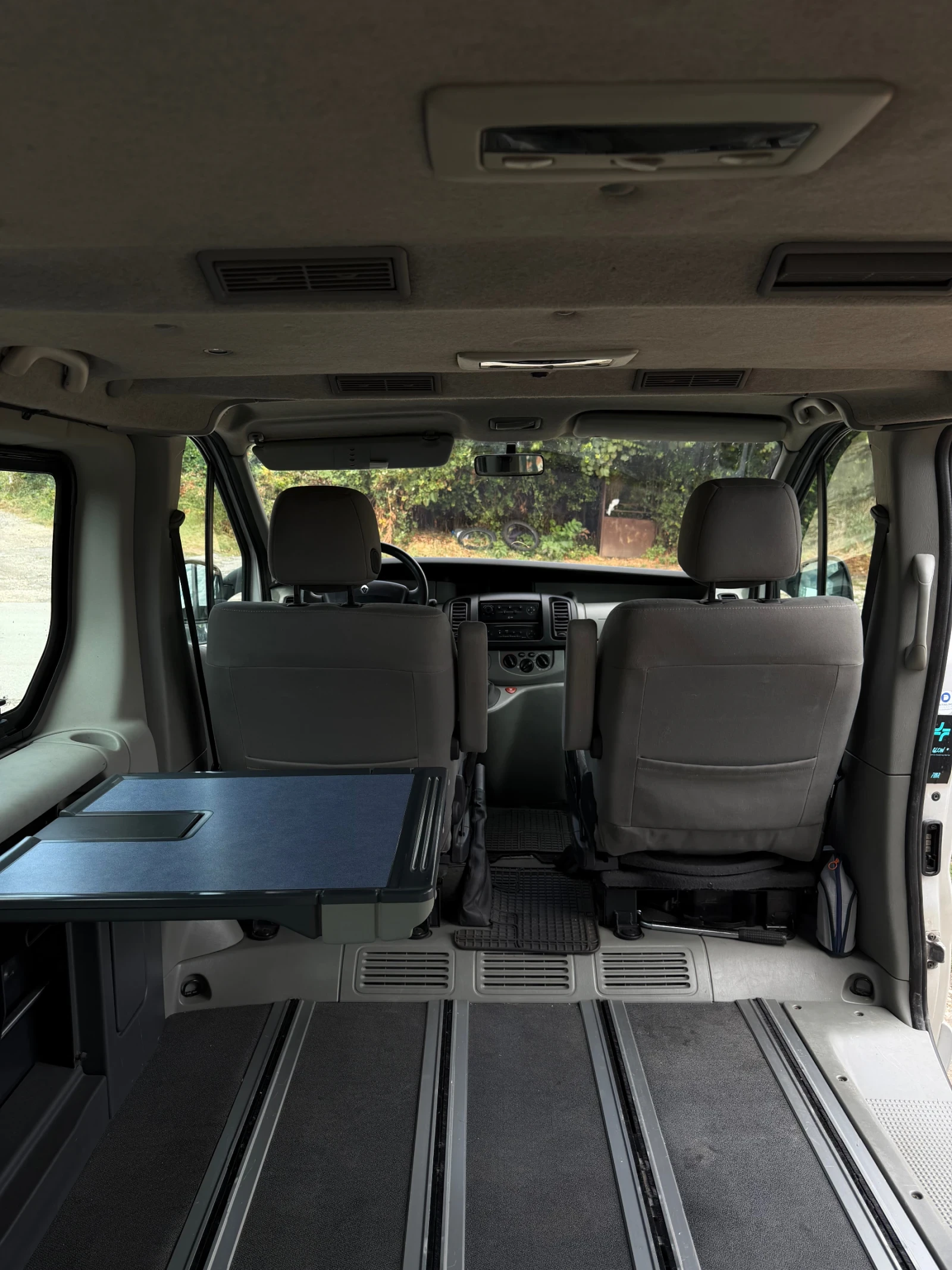 Renault Trafic 2.5 dCi Кемпер / Инвалиден , снимка 8 - Бусове и автобуси - 56508842