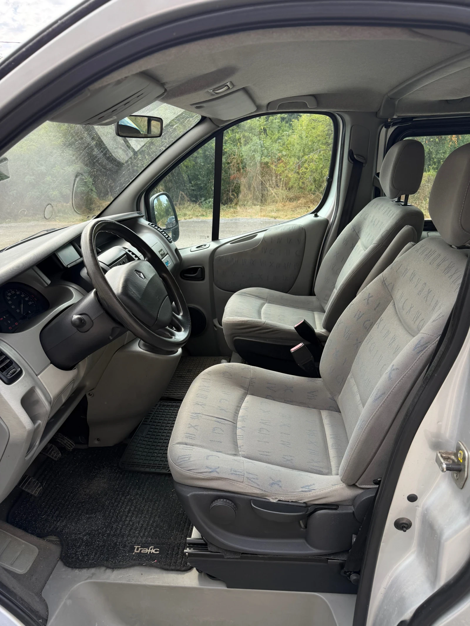 Renault Trafic 2.5 dCi Кемпер / Инвалиден , снимка 6 - Бусове и автобуси - 56508842