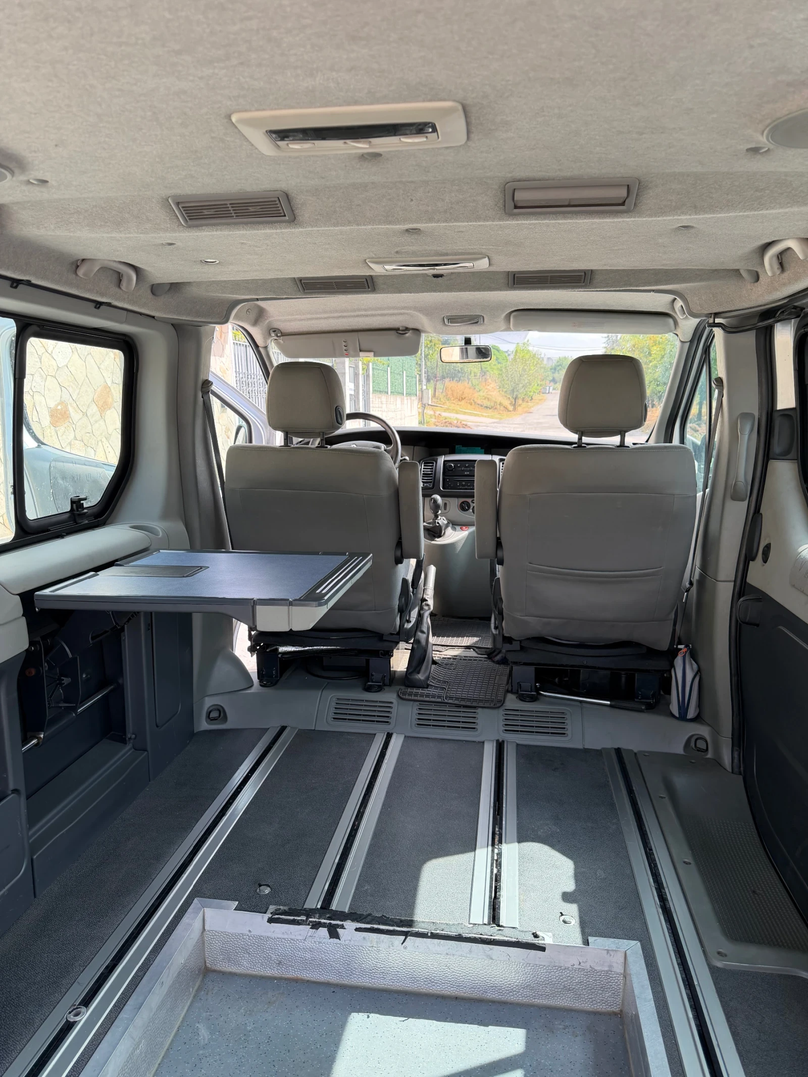 Renault Trafic 2.5 dCi Кемпер / Инвалиден , снимка 3 - Бусове и автобуси - 56508842