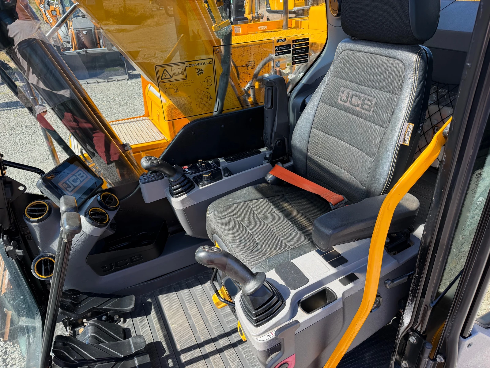 Багер JCB 140 X LC САМО 3700 МОТО ЧАСА ЛИЗИНГ, снимка 10 - Индустриална техника - 55728948