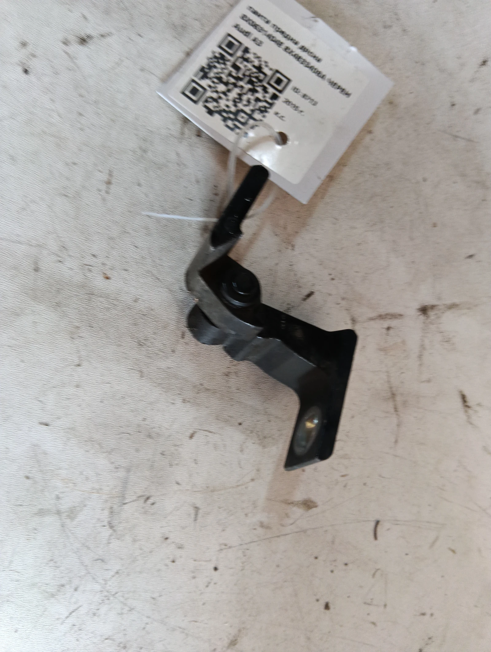 панта предна дясна 8X0631404E  8X4833408A ЧЕРЕН Audi A3