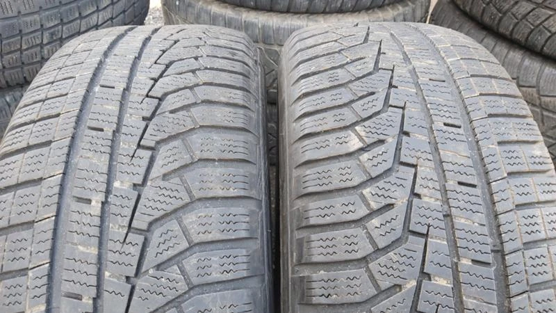 Гуми Зимни 215/60R16, снимка 1 - Гуми и джанти - 27505305