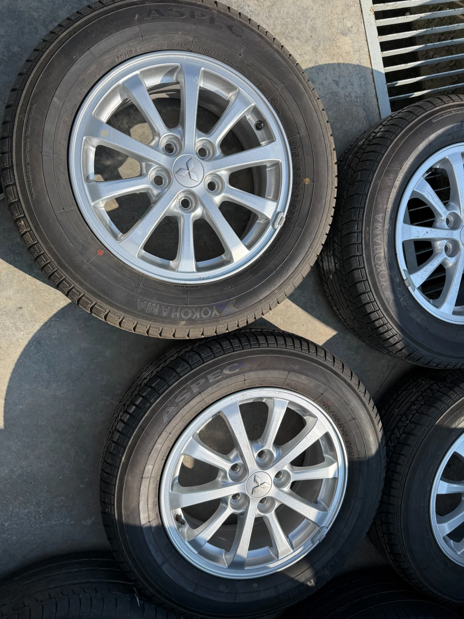 Гуми с джанти Yokohama 215/65R16, снимка 3 - Гуми и джанти - 53734943