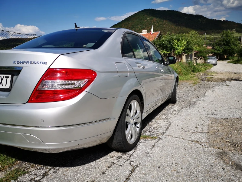 Mercedes-Benz C 180 Avangarde, снимка 17 - Автомобили и джипове - 48180752