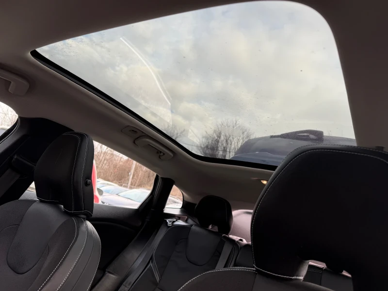 Volvo V40 Cross Country 1.6 DIZEL, ПАНОРАМА , КАМЕРА , ПАРКТРОНИК, снимка 8 - Автомобили и джипове - 53468303