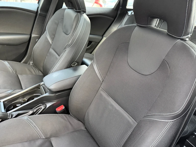 Volvo V40 Cross Country 1.6 DIZEL, ПАНОРАМА , КАМЕРА , ПАРКТРОНИК, снимка 16 - Автомобили и джипове - 53468303