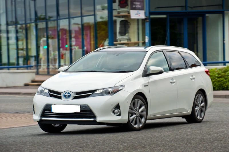 Toyota Auris Hybrid, снимка 1 - Автомобили и джипове - 25677420