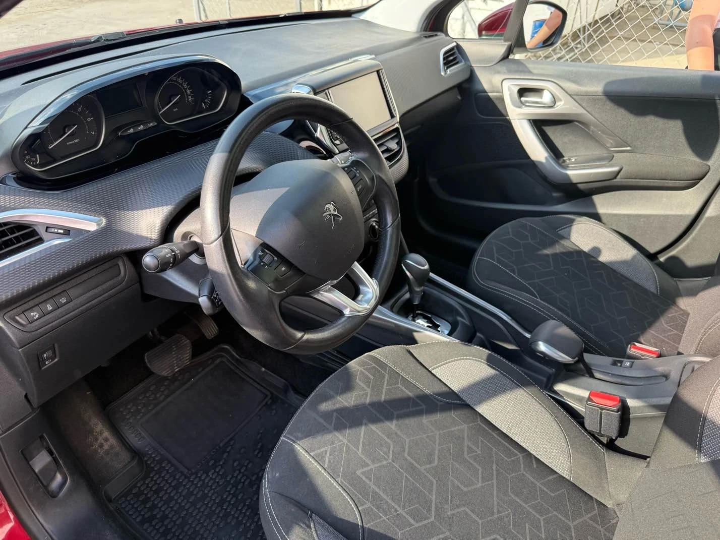 Peugeot 2008 1.2 144000 км - изображение 9