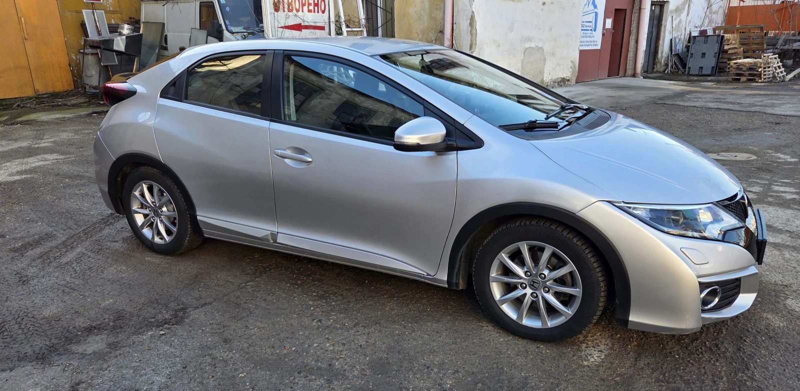 Honda Civic 1, 6 i-dtec Facelift - изображение 2