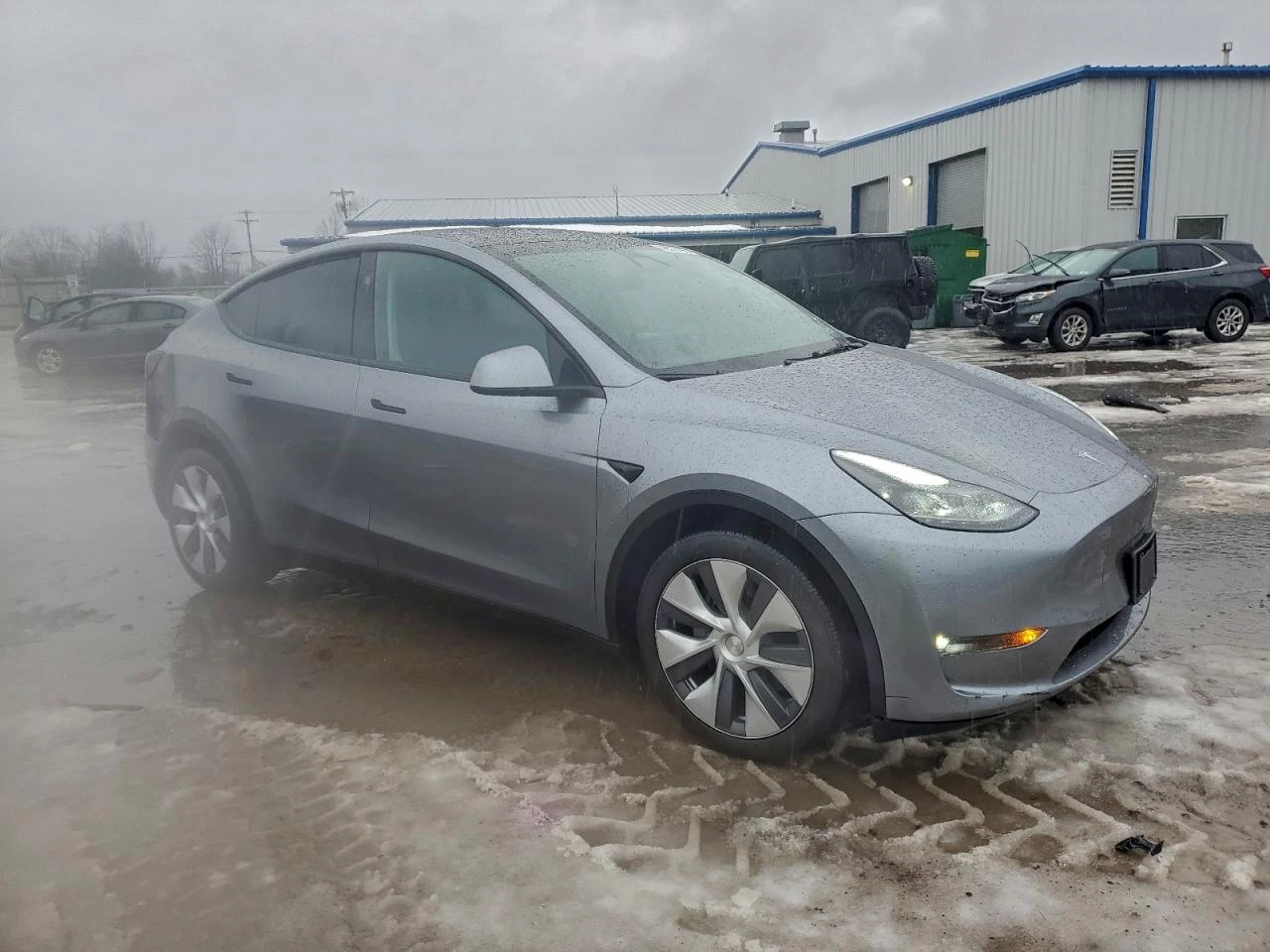 Tesla Model Y AWD*  - изображение 3