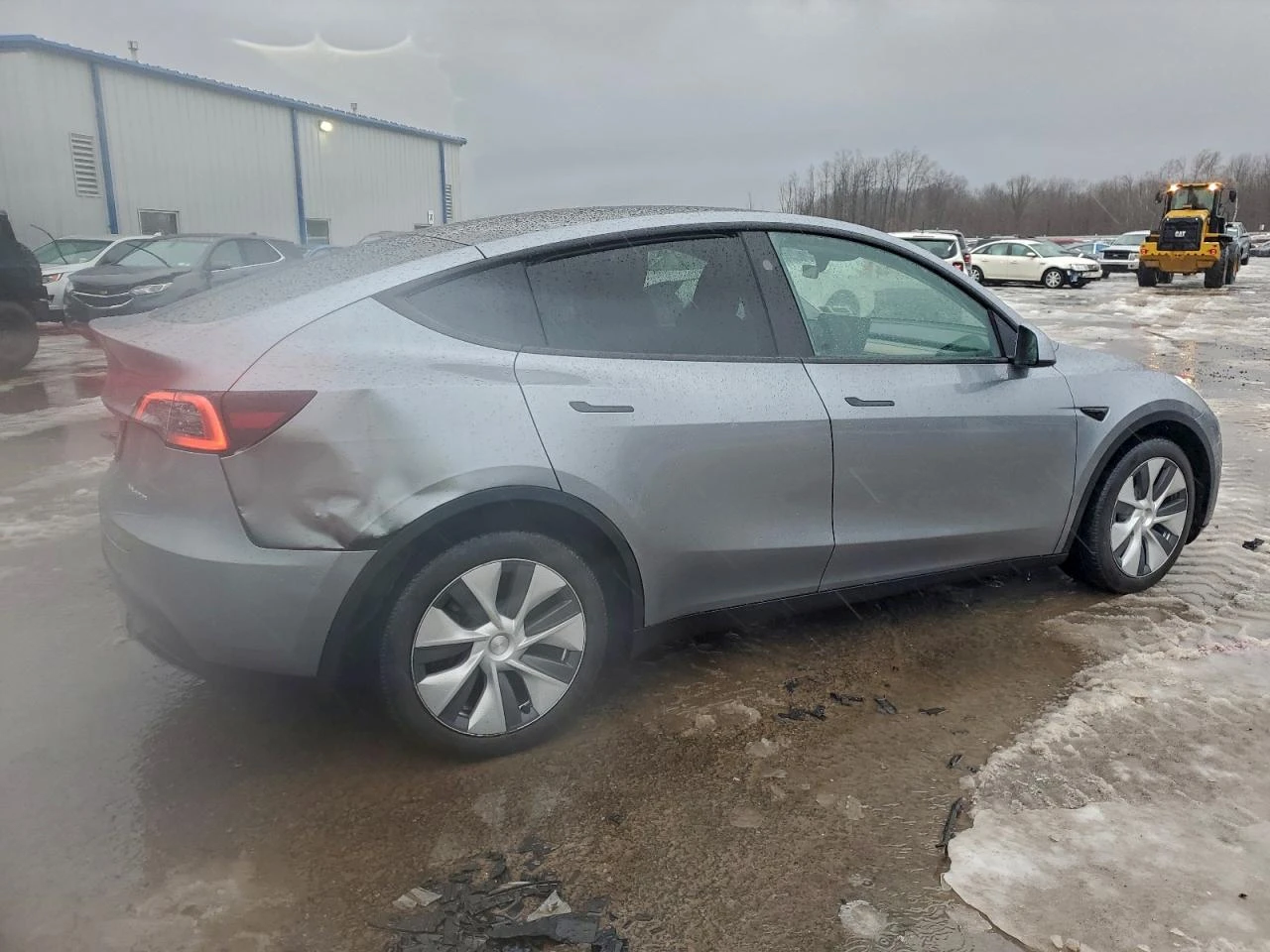 Tesla Model Y AWD*  - изображение 4