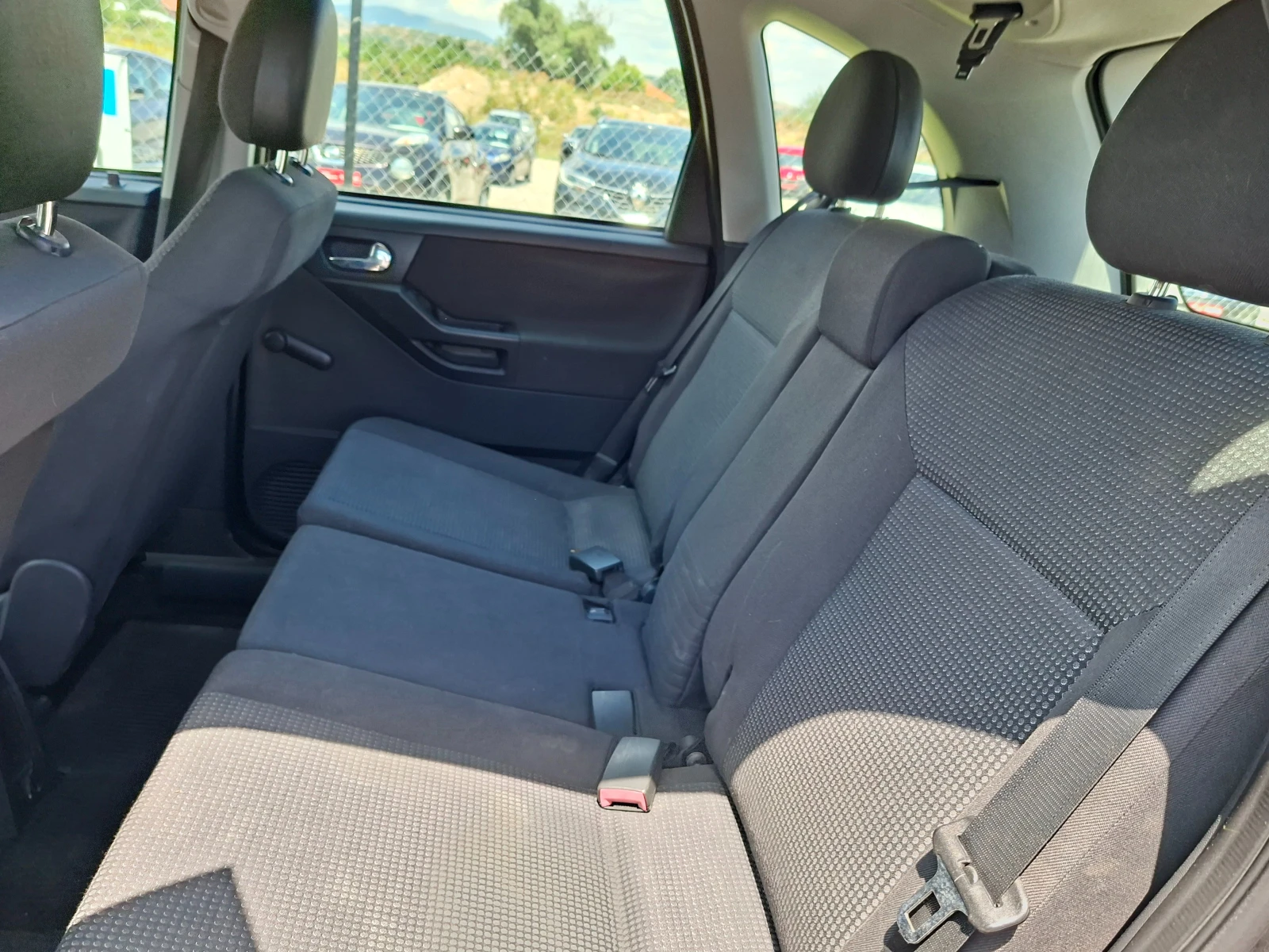 Opel Meriva 1.4i, снимка 8 - Автомобили и джипове - 53430998