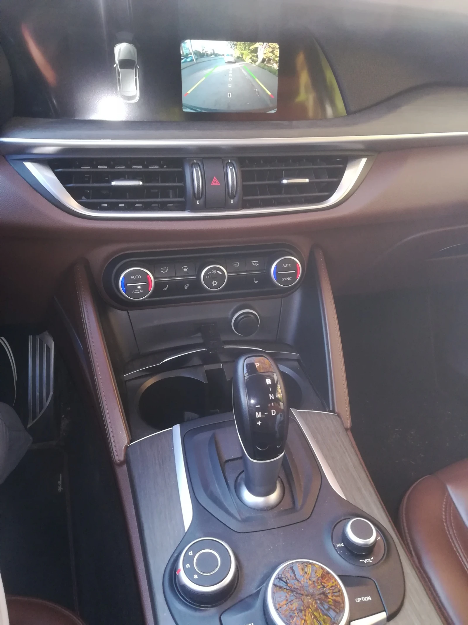 Alfa Romeo Stelvio 2.0Т 280 кс., 4х4, distronic , снимка 8 - Автомобили и джипове - 54791428