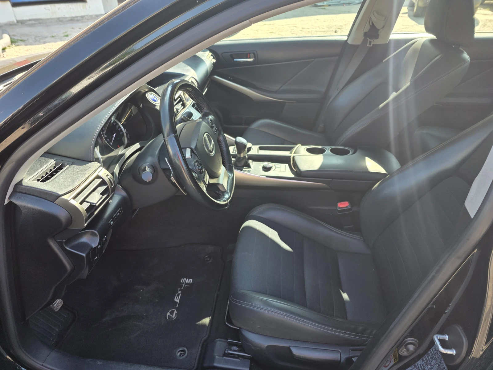 Lexus IS 300, снимка 2 - Автомобили и джипове - 54947134