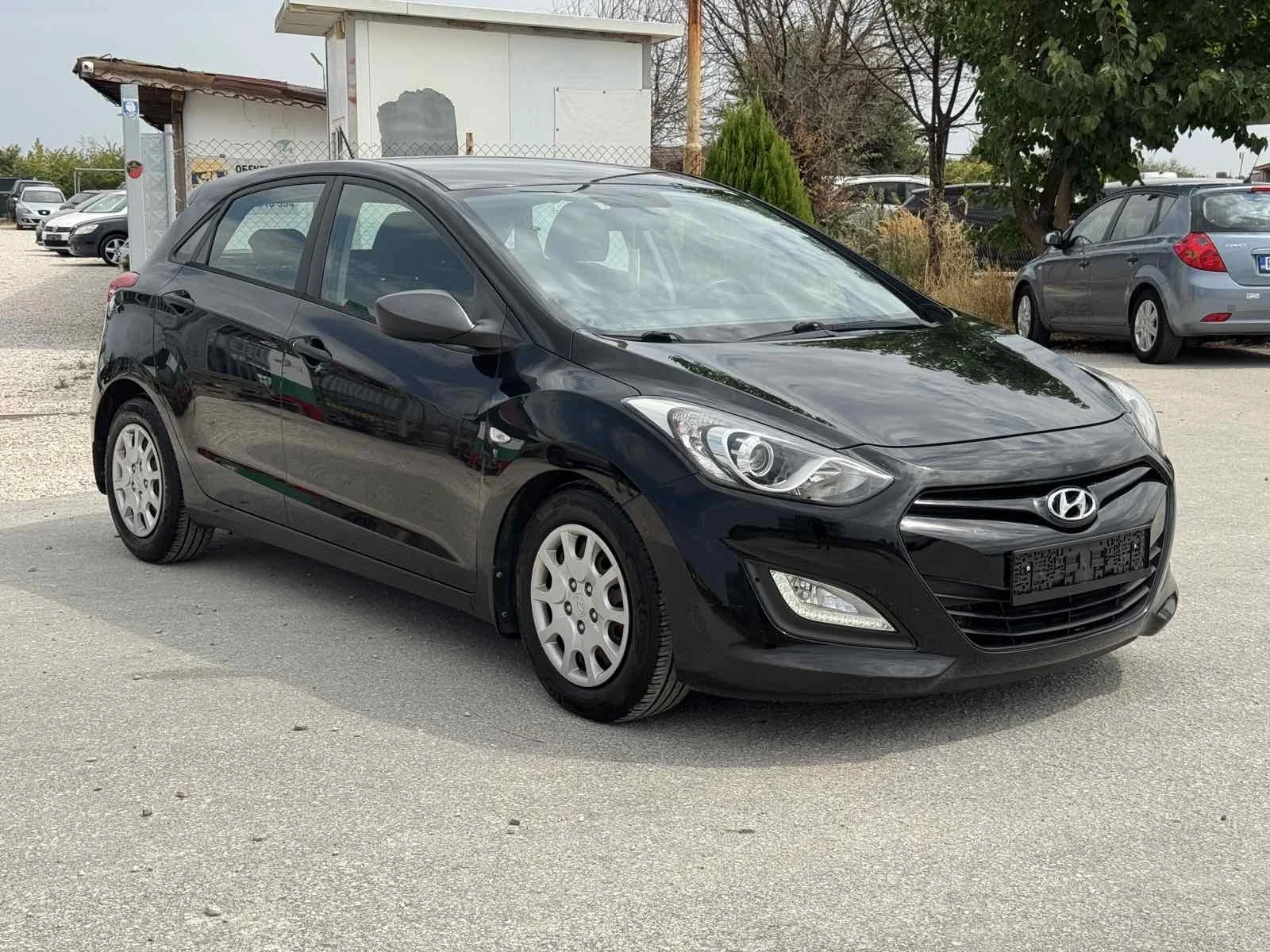 Hyundai I30 1.4 benzin, снимка 4 - Автомобили и джипове - 55900931
