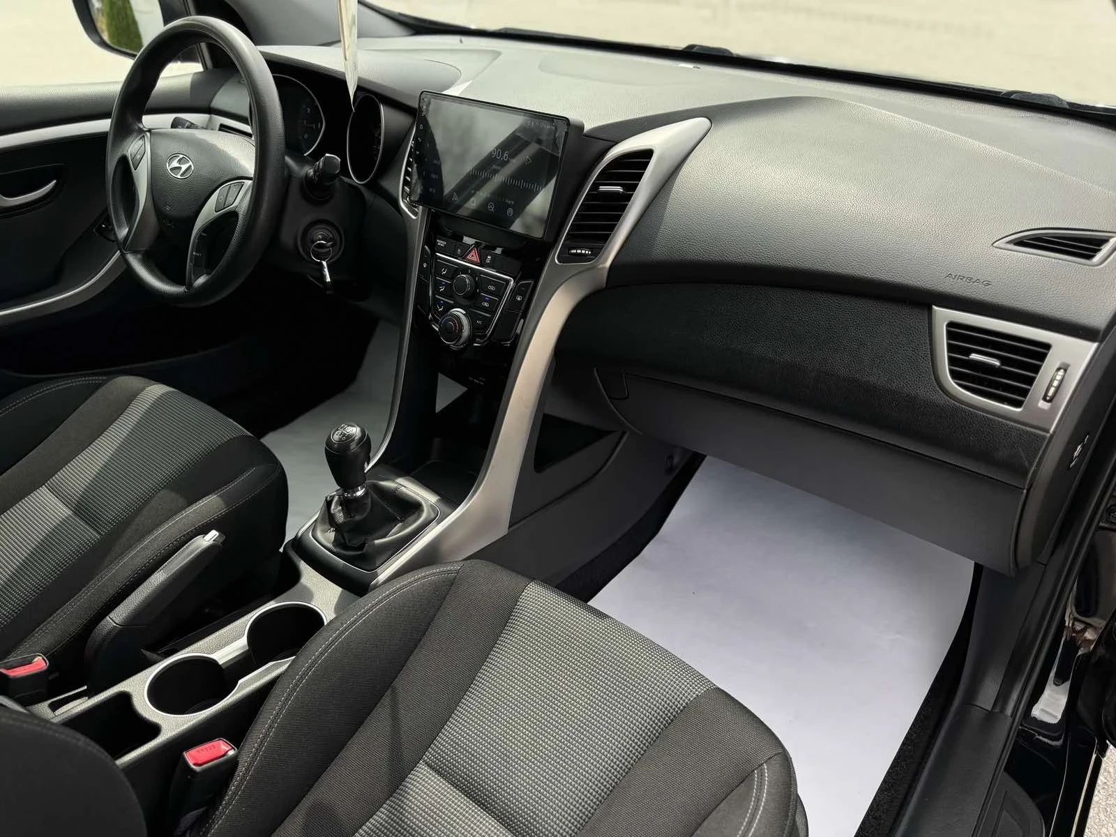 Hyundai I30 1.4 benzin, снимка 13 - Автомобили и джипове - 55900931