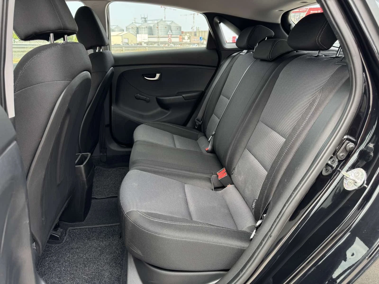 Hyundai I30 1.4 benzin, снимка 11 - Автомобили и джипове - 55900931