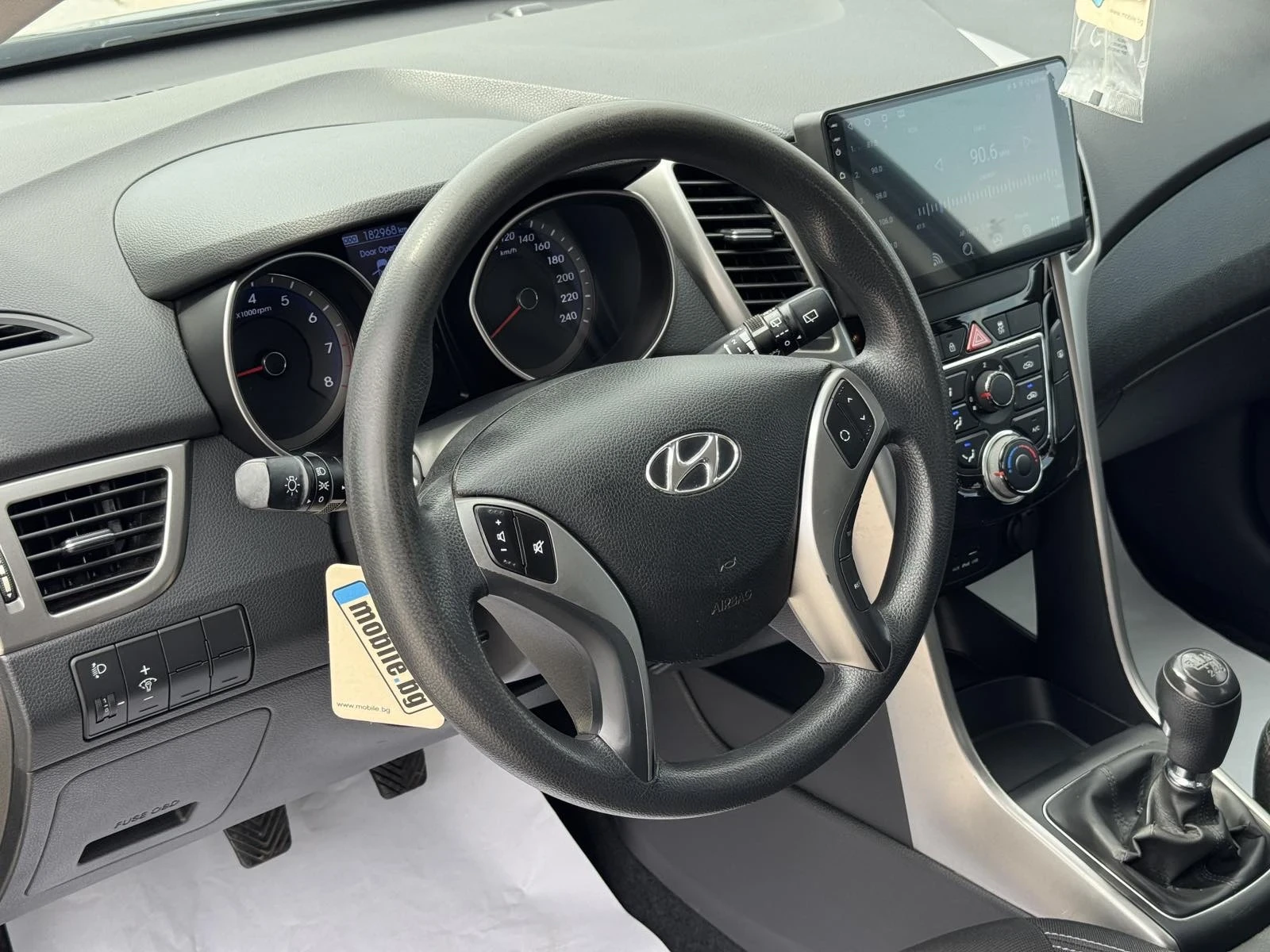 Hyundai I30 1.4 benzin, снимка 8 - Автомобили и джипове - 55900931