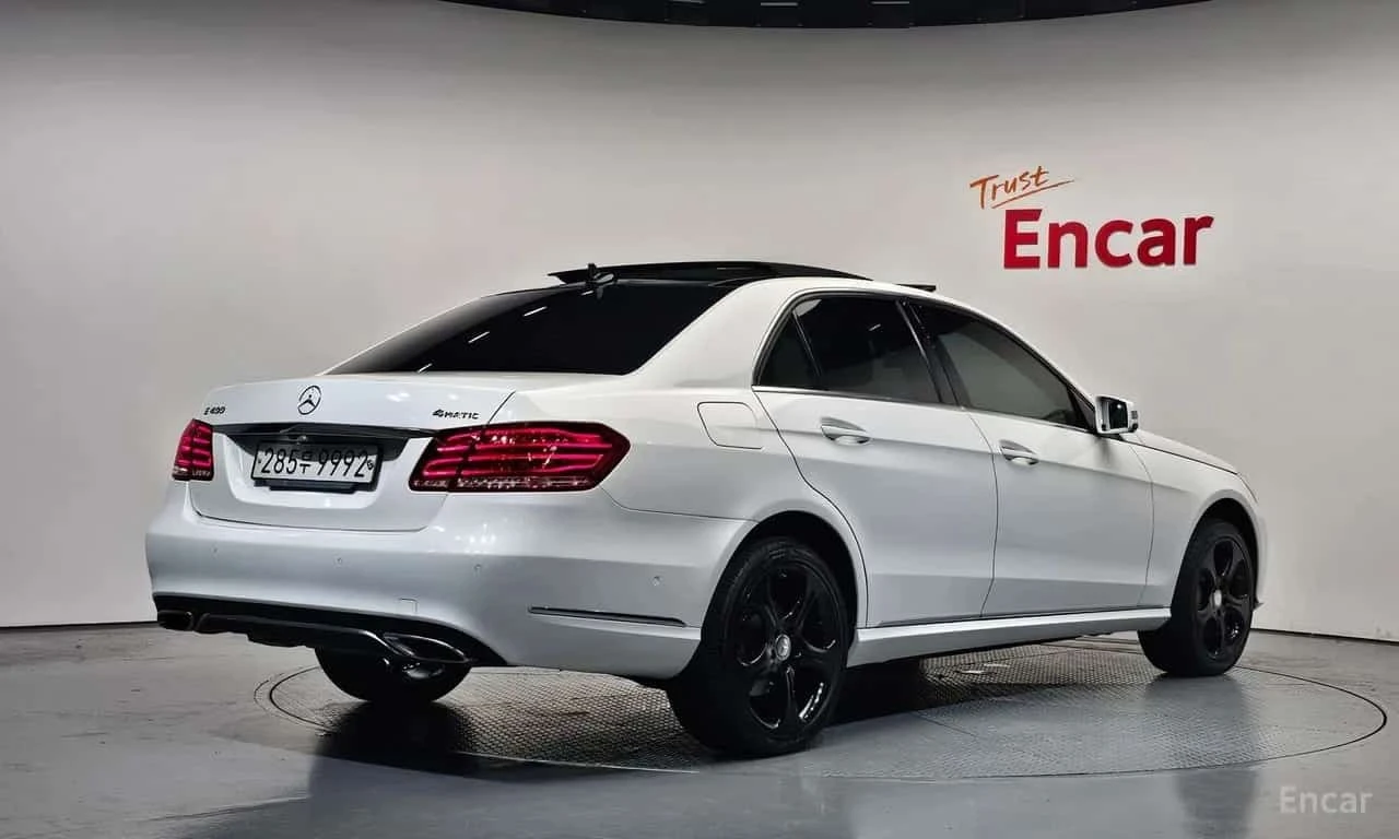 Mercedes-Benz E 400  4MATIC * AMG * ОБДУХВАНЕ * ПАНОРАМА * 360, снимка 2 - Автомобили и джипове - 56223376