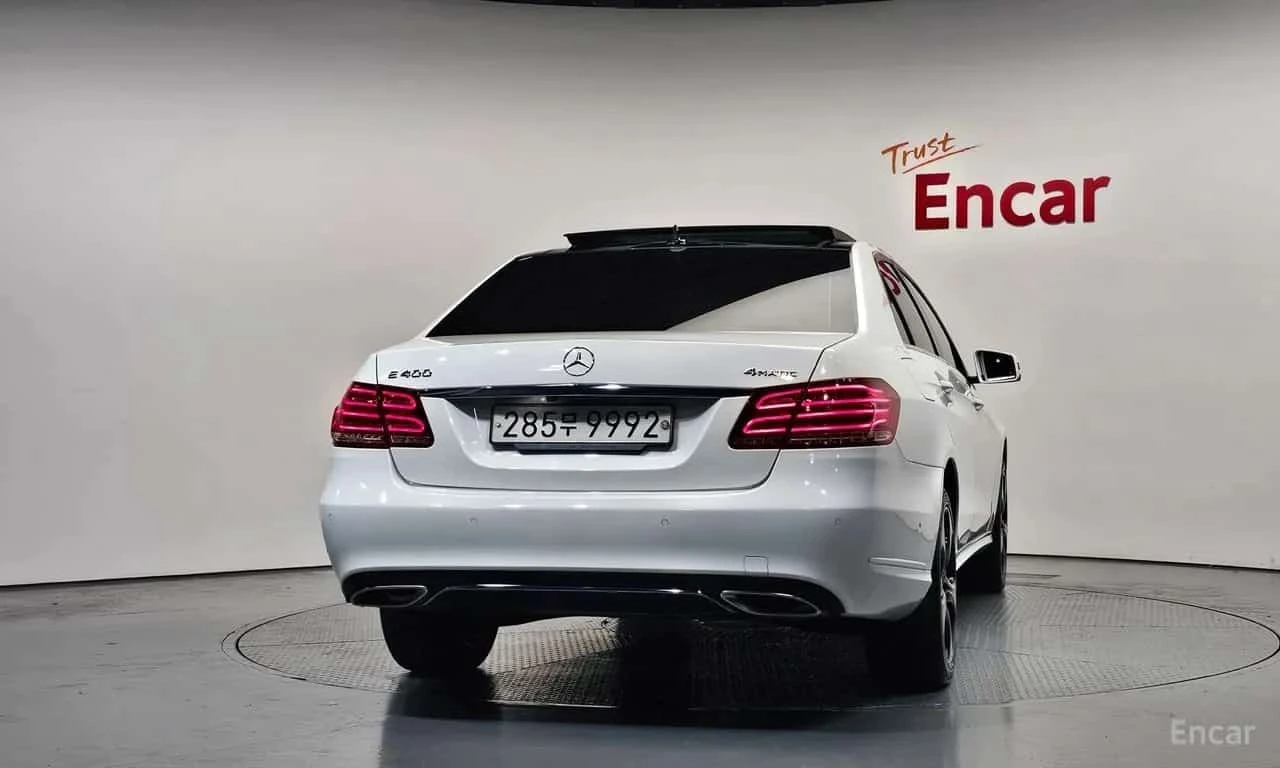 Mercedes-Benz E 400  4MATIC * AMG * ОБДУХВАНЕ * ПАНОРАМА * 360, снимка 4 - Автомобили и джипове - 56223376