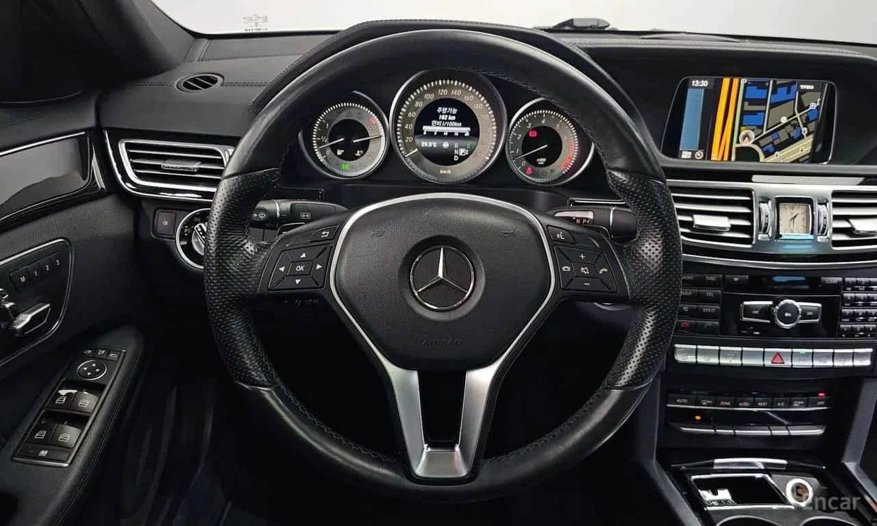 Mercedes-Benz E 400  4MATIC * AMG * ОБДУХВАНЕ * ПАНОРАМА * 360, снимка 6 - Автомобили и джипове - 56223376