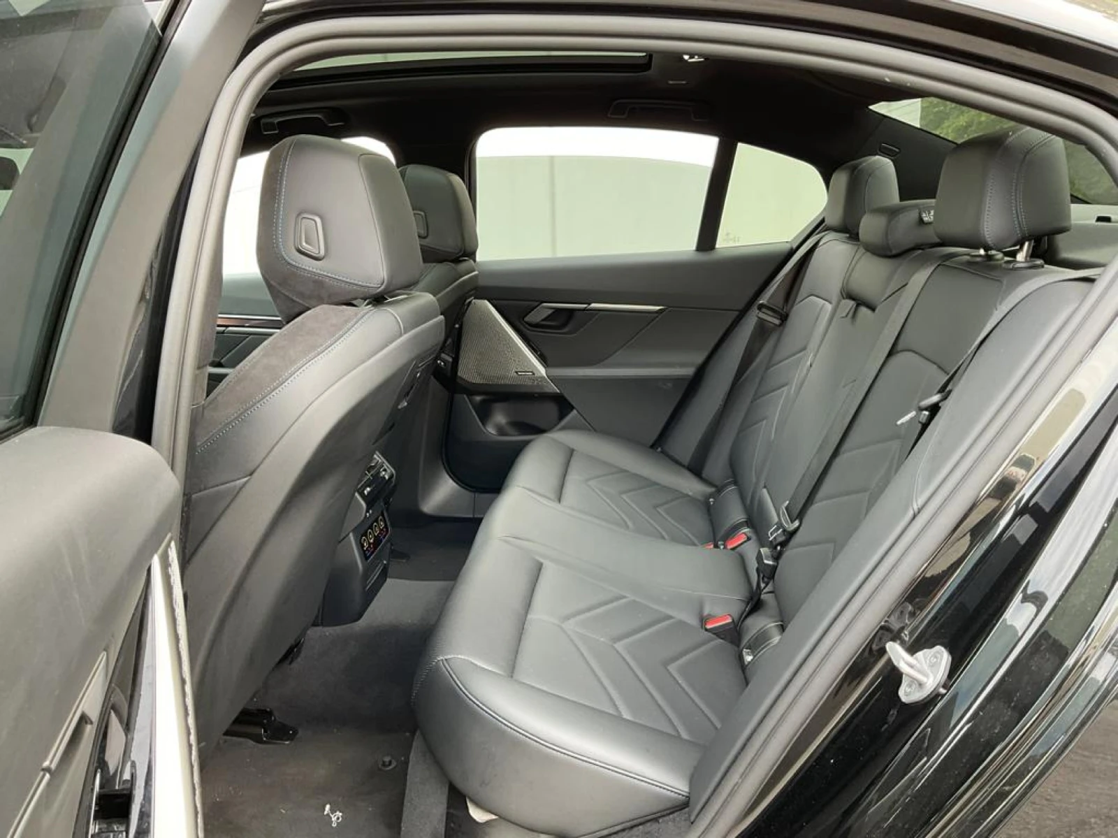 BMW i5 eDrive40 Leather LED navi Camera Panorama | Mobile.bg � ����������� 6
