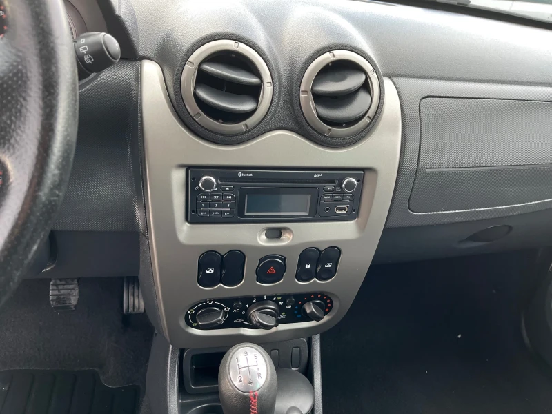 Dacia Duster 1, 6i Газ, снимка 11 - Автомобили и джипове - 52456316