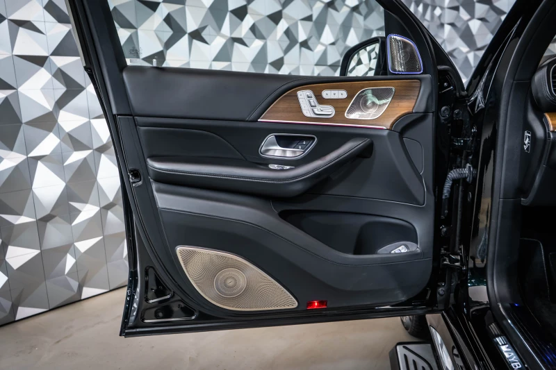 Mercedes-Benz GLS 600 Maybach 4M * Multimedia* FirstCl* Burm, снимка 7 - Автомобили и джипове - 53124566