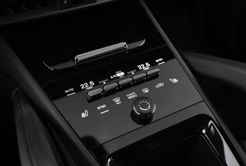 Porsche Cayenne E-HYBRID/FACELIFT/BOSE/360/LIFT/PANO/, снимка 14 - Автомобили и джипове - 53150826