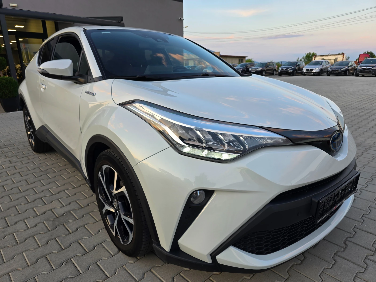 Toyota C-HR 1.8Hybrid, 75000км., Подгрев, Камера, Line Assist! - изображение 2