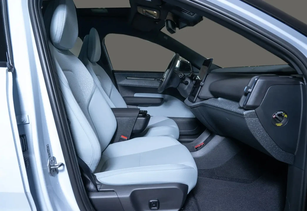 Volvo EX30 Twin Motor ULTRA - изображение 6