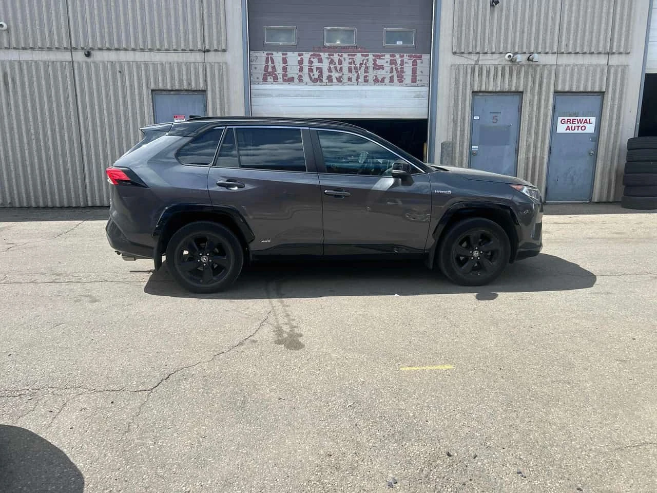 Toyota Rav4 * Hybrid XSE AWD * АВТОКРЕДИТ * ПРЕДСТАВИТЕЛСТВО, снимка 4 - Автомобили и джипове - 54831444