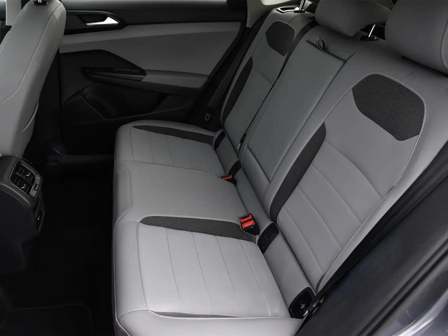 VW Taos COMFORTLINE ЦЕНА ДО БЪЛГАРИЯ АВТОКРЕДИТ, снимка 14 - Автомобили и джипове - 55187839