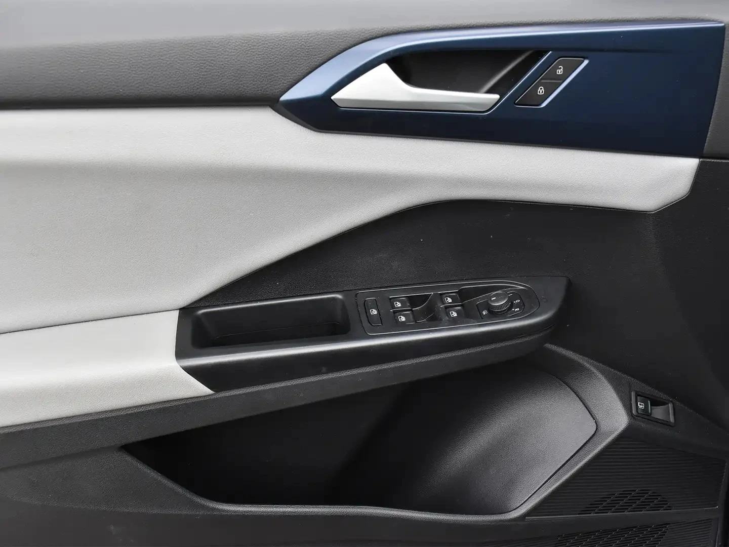 VW Taos COMFORTLINE ЦЕНА ДО БЪЛГАРИЯ АВТОКРЕДИТ, снимка 15 - Автомобили и джипове - 55187839