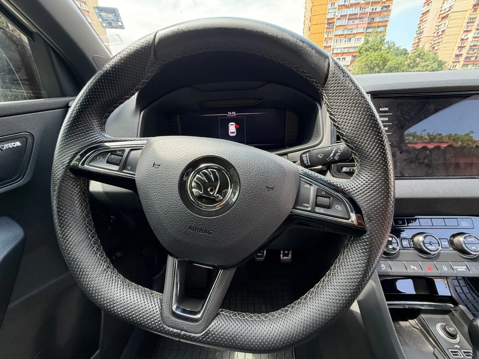 Skoda Karoq 1.5 TSI * SPORTLINE * KEYLESS * CANTON , снимка 11 - Автомобили и джипове - 55377254