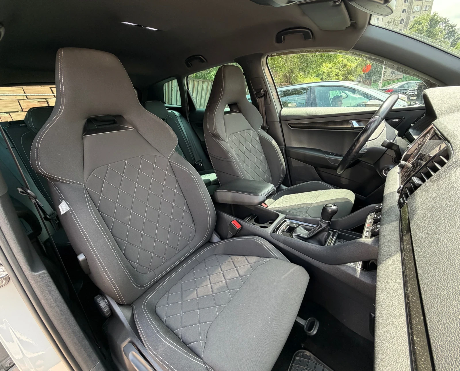 Skoda Karoq 1.5 TSI * SPORTLINE * KEYLESS * CANTON , снимка 8 - Автомобили и джипове - 55377254