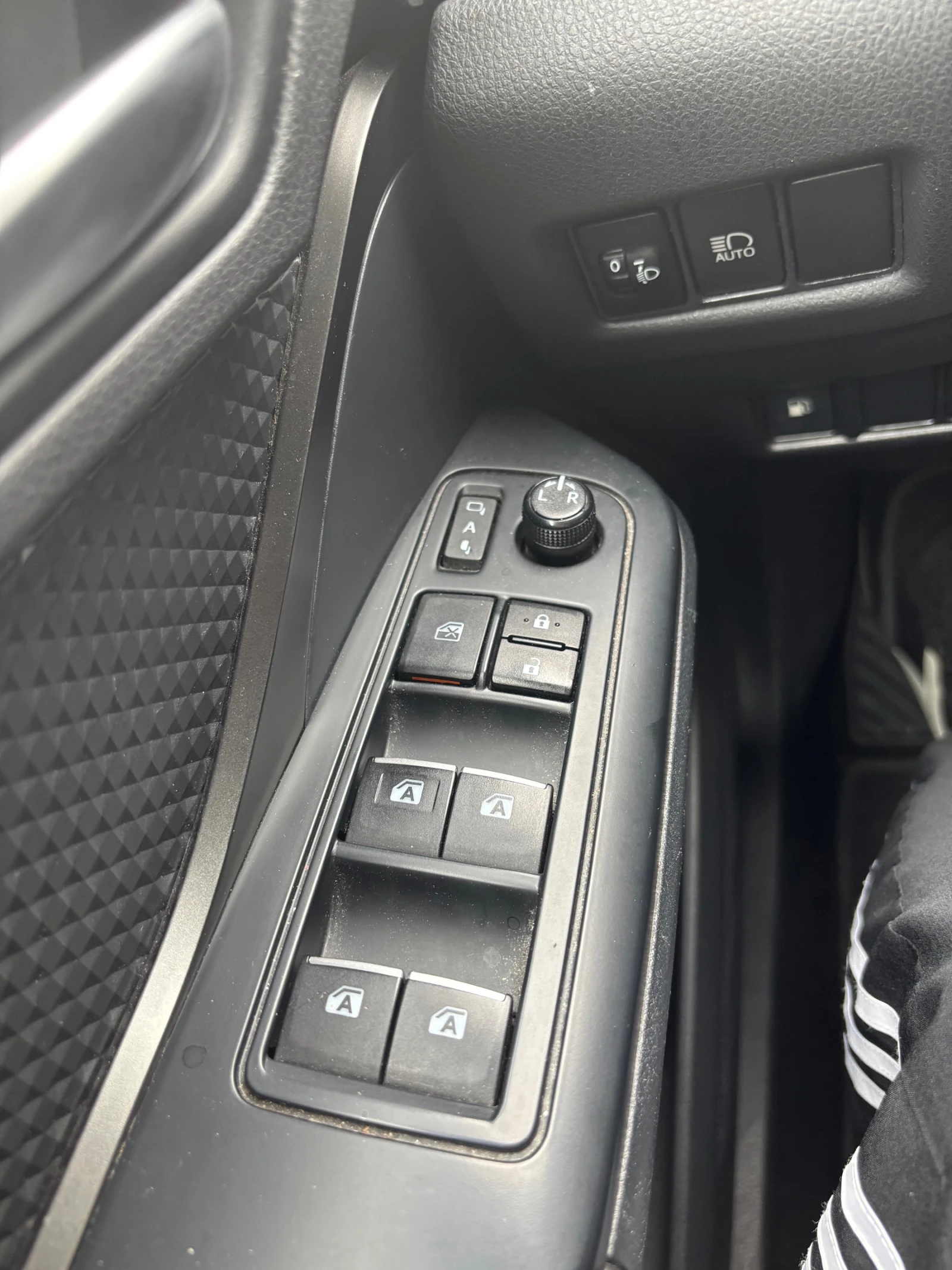 Toyota C-HR 4x4 Full optional, снимка 7 - Автомобили и джипове - 56032223