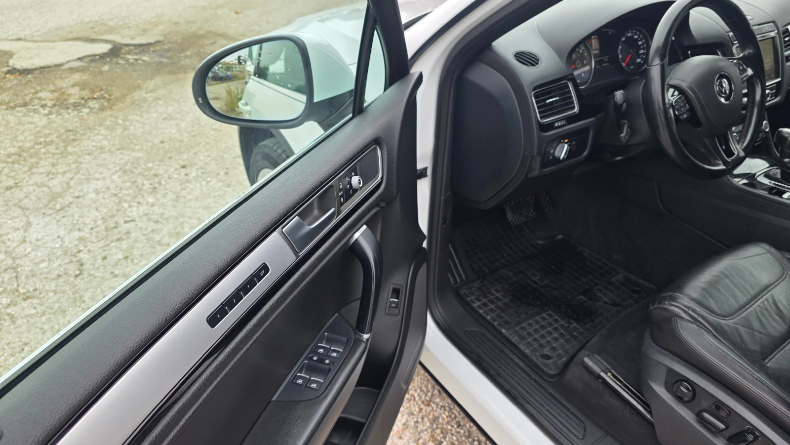 VW Touareg 3.0tdi, снимка 13 - Автомобили и джипове - 56648733