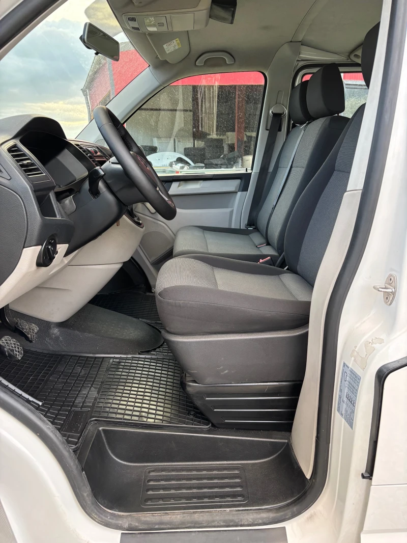 VW Caravelle 9 МЕСТА КАСКО, снимка 13 - Бусове и автобуси - 51749947