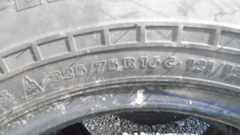 Гуми Зимни 225/75R16, снимка 5 - Гуми и джанти - 22371784